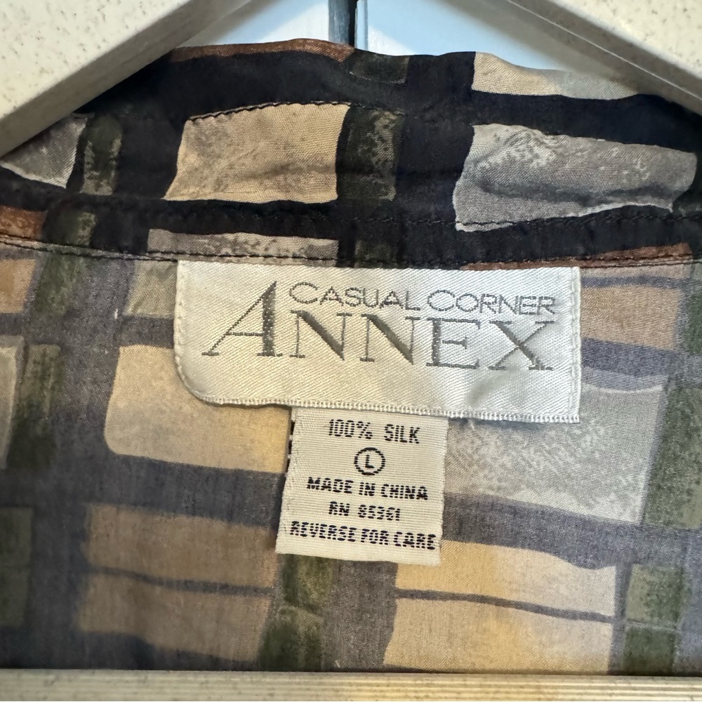 Vintage 100% silk shirt size L oversized fit very breathable